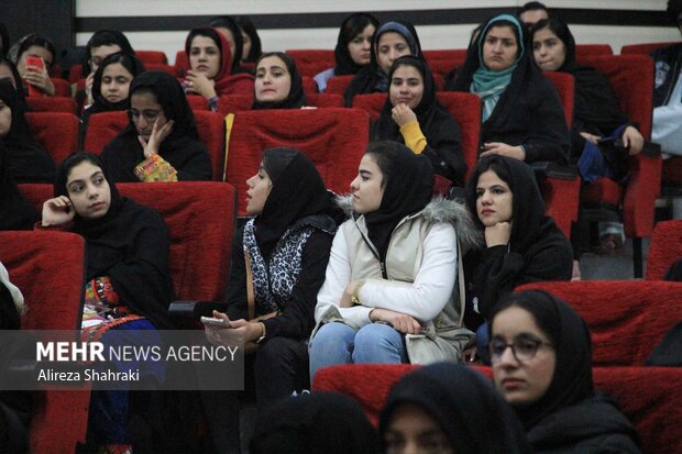 دیدار نماینده ولی فقیه با جمعی از دانشجویان دانشگاه سیستان و بلوچستان