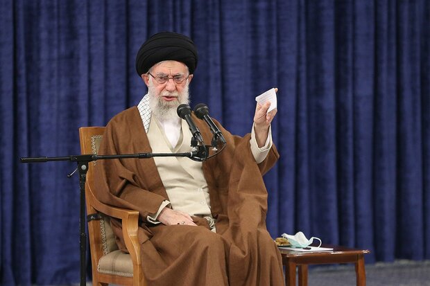 قائد الثورة: الثورة الإسلامية غيرت ثقافة "نحن لسنا قادرين" بالإنجازات العظيمة للشباب الإيراني 