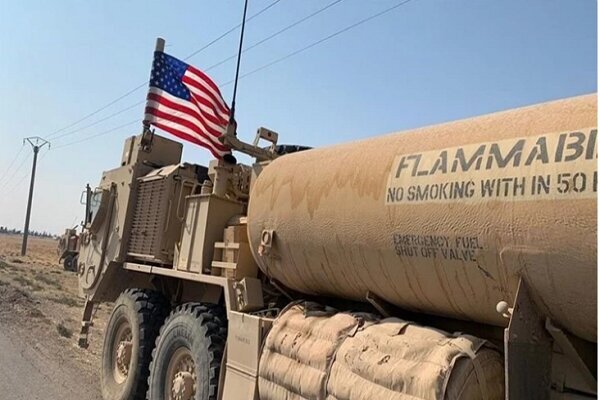 امریکہ شام سے تیل چوری کرنے میں مصروف؛ 45 ٹینکرز عراق کے امریکی اڈوں میں منتقل کر دئے