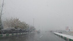 تردد در راه های مازندران روان است/ بارش برف در کندوان و هراز
