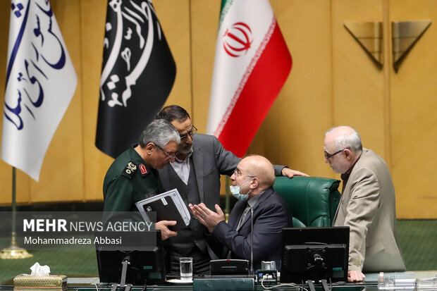 محمد باقر قالیباف رئیس مجلس شورای اسلامی در جلسه رای اعتماد به وزیر پیشنهادی راه و شهرسازی حضور دارد