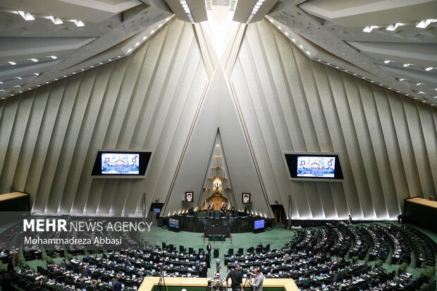 جلسه علنی مجلس شورای اسلامی صبح چهارشنبه ۱۶ آذر ۱۴۰۱ به ریاست محمدباقر قالیباف و با حضور اکثریت نمایندگان برگزار شد. در این جلسه مهرداد بذرپاش برای تصدی وزارت راه و شهرسازی از نمایندگان مجلس شورای اسلامی رأی اعتماد گرفت