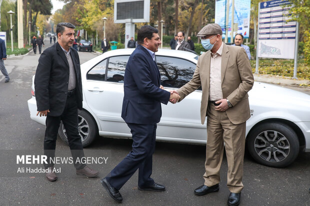 نشست صمیمانه محمد مخبر معاون اول رئیس جمهور و محمد علی زلفی گل وزیر علوم و فناوری با شورای دانشگاه علم و صنعت بعد از ظهر روز چهارشنبه ۱۶ آذر ماه در دانشگاه علم و صنعت برگزار شد