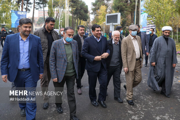 نشست صمیمانه محمد مخبر معاون اول رئیس جمهور و محمد علی زلفی گل وزیر علوم و فناوری با شورای دانشگاه علم و صنعت بعد از ظهر روز چهارشنبه ۱۶ آذر ماه در دانشگاه علم و صنعت برگزار شد