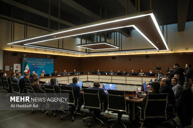 نشست صمیمانه محمد مخبر معاون اول رئیس جمهور و محمد علی زلفی گل وزیر علوم و فناوری با شورای دانشگاه علم و صنعت بعد از ظهر روز چهارشنبه ۱۶ آذر ماه در دانشگاه علم و صنعت برگزار شد