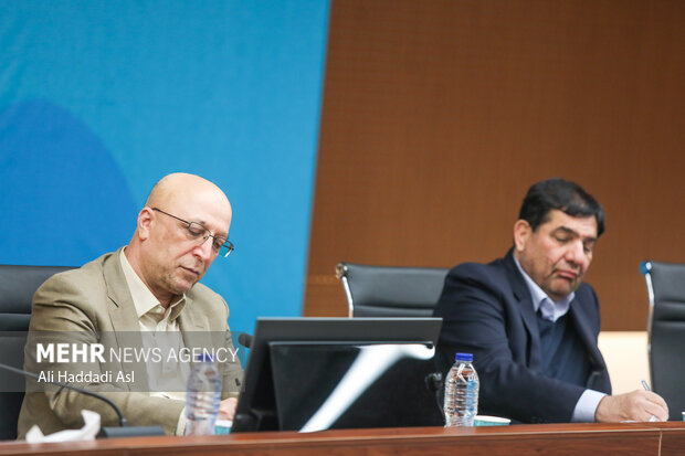 نشست صمیمانه محمد مخبر معاون اول رئیس جمهور و محمد علی زلفی گل وزیر علوم و فناوری با شورای دانشگاه علم و صنعت بعد از ظهر روز چهارشنبه ۱۶ آذر ماه در دانشگاه علم و صنعت برگزار شد