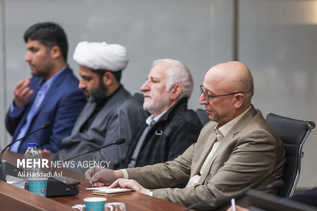 نشست صمیمانه محمد مخبر معاون اول رئیس جمهور و محمد علی زلفی گل وزیر علوم و فناوری با شورای دانشگاه علم و صنعت بعد از ظهر روز چهارشنبه ۱۶ آذر ماه در دانشگاه علم و صنعت برگزار شد