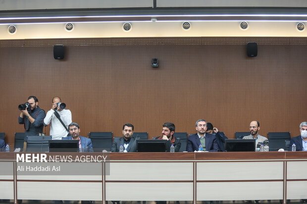 نشست صمیمانه محمد مخبر معاون اول رئیس جمهور و محمد علی زلفی گل وزیر علوم و فناوری با شورای دانشگاه علم و صنعت بعد از ظهر روز چهارشنبه ۱۶ آذر ماه در دانشگاه علم و صنعت برگزار شد