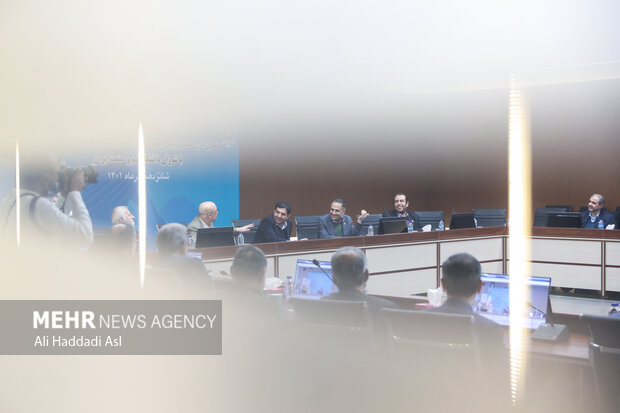 نشست صمیمانه محمد مخبر معاون اول رئیس جمهور و محمد علی زلفی گل وزیر علوم و فناوری با شورای دانشگاه علم و صنعت بعد از ظهر روز چهارشنبه ۱۶ آذر ماه در دانشگاه علم و صنعت برگزار شد