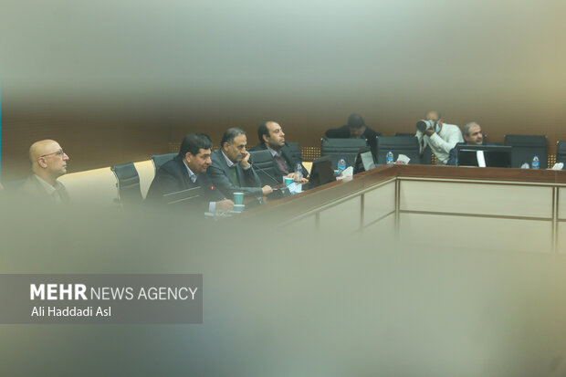 نشست صمیمانه محمد مخبر معاون اول رئیس جمهور و محمد علی زلفی گل وزیر علوم و فناوری با شورای دانشگاه علم و صنعت بعد از ظهر روز چهارشنبه ۱۶ آذر ماه در دانشگاه علم و صنعت برگزار شد