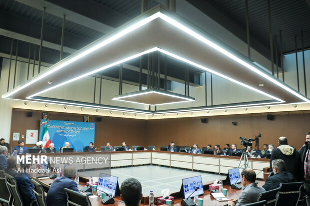 نشست صمیمانه محمد مخبر معاون اول رئیس جمهور و محمد علی زلفی گل وزیر علوم و فناوری با شورای دانشگاه علم و صنعت بعد از ظهر روز چهارشنبه ۱۶ آذر ماه در دانشگاه علم و صنعت برگزار شد