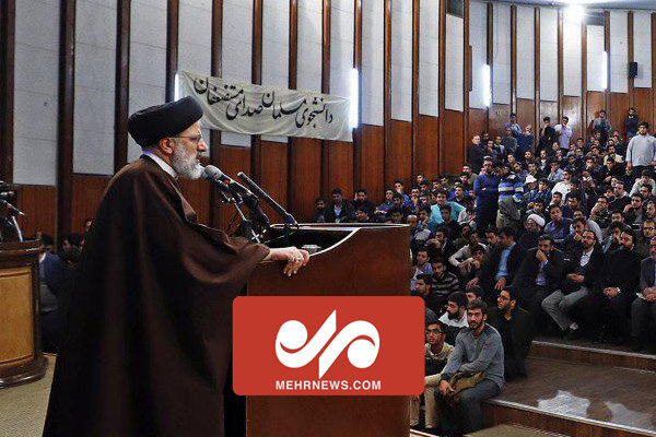 لحظاتی از حضور رییس جمهور در جمع پرشور دانشجویان دانشگاه تهران