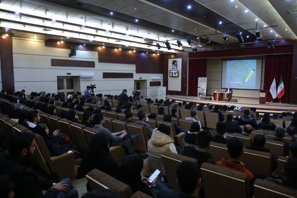 تبدیل فضای اعتراض به خشونت و فاصله گرفتن از گفتگو مشکل آفرین است