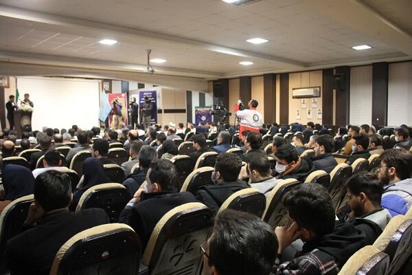 خریدار تولیدات علمی و پژوهشی دانشجویان هستیم