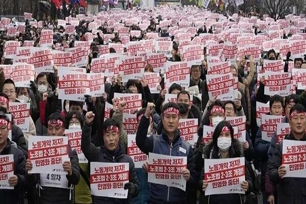 S Korea orders striking steel, petchem truckers back to work