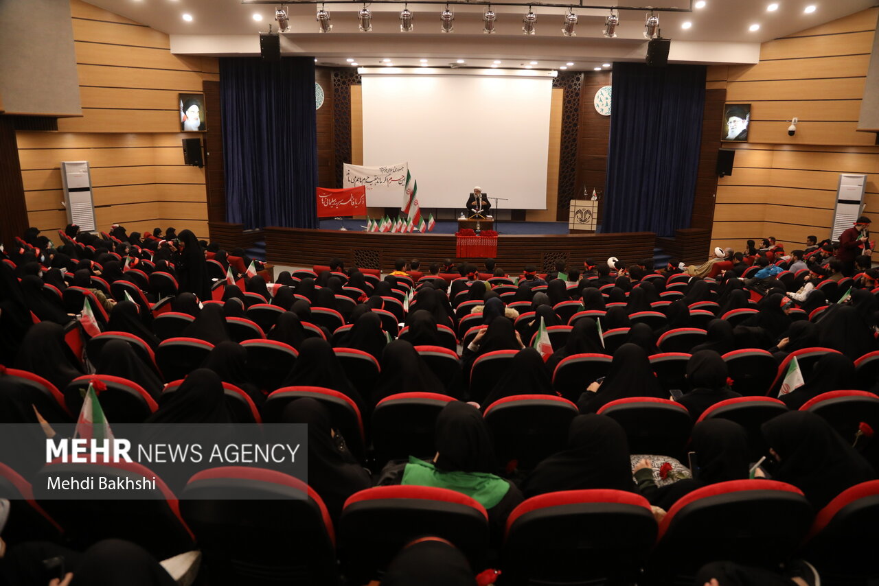 مراسم بزرگداشت روز دانشجو در دانشگاه قم برگزار شد