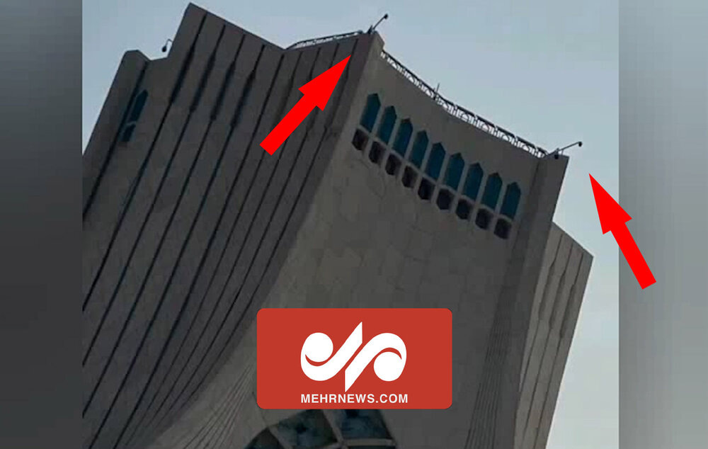 وقتی تک تیراندازهای برج آزادی، دوربین مداربسته از آب درمی‌آیند
