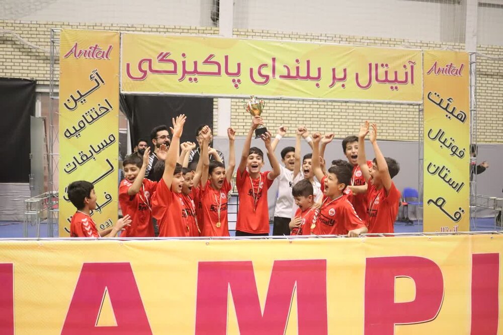 آناصنعت پاسارگاد قهرمان فصل ۱۴۰۱ لیگهای پایه فوتسال قم شد