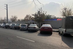 ایجاد پارکینگ حاشیه‌ای در محدوده بازار گل شهید محلاتی
