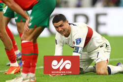 اشک‌ و حسرت رونالدو پس از حذف‌ پرتغال از جام جهانی