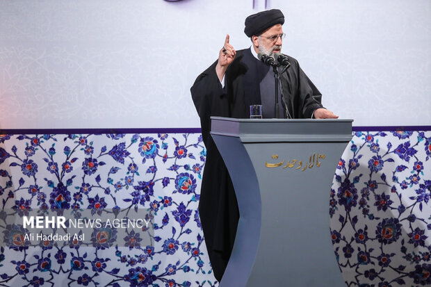 حجت الاسلام سید ابراهیم رئیس در حال سخنرانی در همایش گام دوم شورای عالی انقلاب فرهنگی در مسیر تحول است