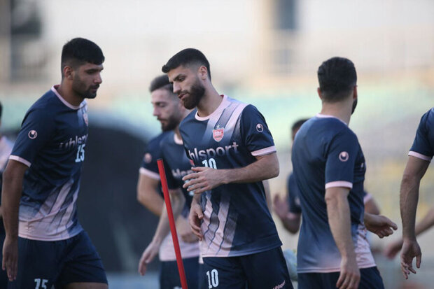حضور میلاد سرلک در تمام مراحل تمرین پرسپولیس
حضور میلاد سرلک در تمام مراحل تمرین پرسپولیس