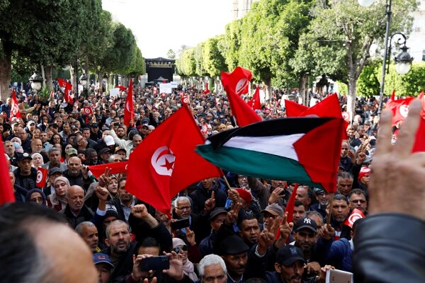معترضان تونسی خواستار کناره گیری رئیس جمهور این کشور شدند