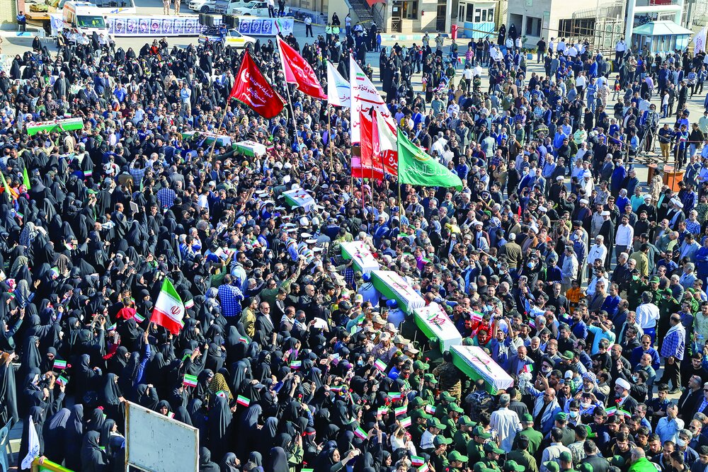 Ahvazis pay homage to newly-found martyrs