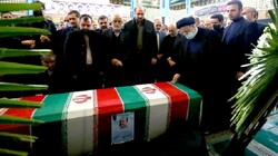الرئيس الايراني يشارك في مراسم تشييع وزير الطرق السابق +صور