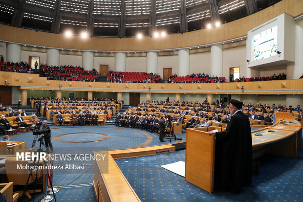  حجت السلام سید ابراهیم رئیسی رئیس جمهور 
 در حال سخنرانی در اولین همایش ملی ارتقای شفافیت است