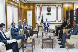 السفير الإيراني يبحث مع وزير التخطيط العراقي ملفات الماء والكهرباء والتبادل التجاري بين البلدين