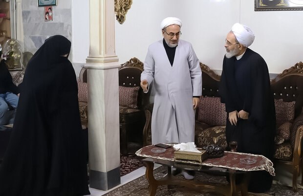 مدیر حوزه های علمیه در منزل طلبه شهید «حسن مختارزاده» حضور یافت