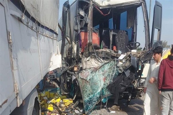 Irak'ta İranlı ziyaretçileri taşıyan otobüs kaza yaptı: 19 yaralı