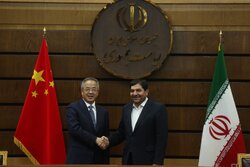 Iranian First VP meets Chinese Vice Premier