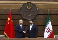 ايران والصين تناقشان سبل تعزيز تنفيذ برنامج التعاون الشامل بين البلدين