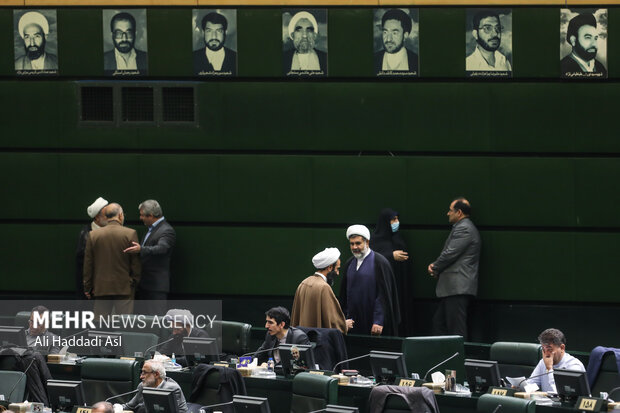 بررسی تحولات بازار ارز در جلسه غیرعلنی مجلس  بررسی تحولات بازار ارز در جلسه غیرعلنی مجلس