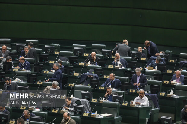 مجلس با حذف سقف افزایش حقوق اعضای هیئت علمی مخالفت کرد