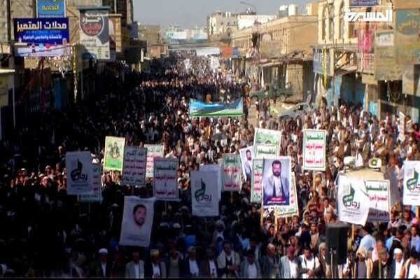 برگزاری تجمع گسترده یمنی ها در صعده به مناسبت روز شهید
