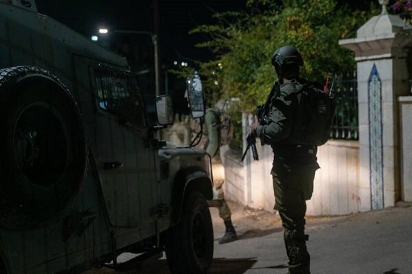 Zionist forces detain 4 Hamas leaders, several others in WB