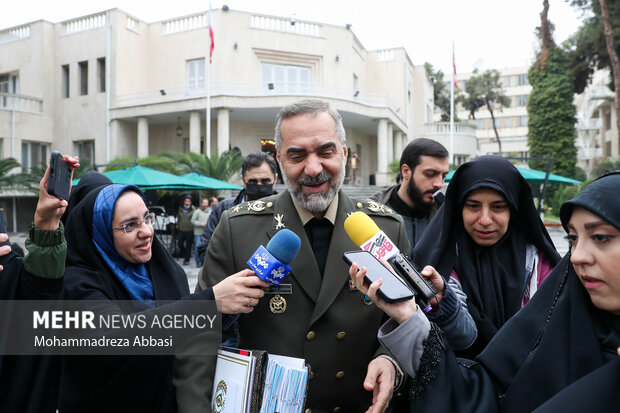 محمدرضا قرایی آشتیانی وزیر دفاع در حاشیه جلسه هیئت دولت حضور دارد
