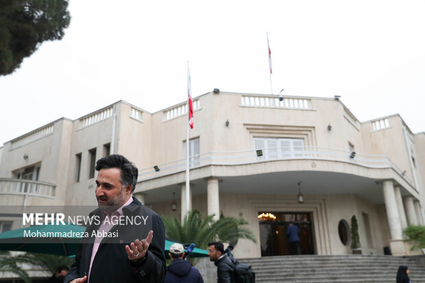 روح‌الله دهقانی‌فیروزآبادی مدیر اجرایی و معاون علمی و فناوری رئیس جمهور در حاشیه جلسه هیئت دولت حضور دارد