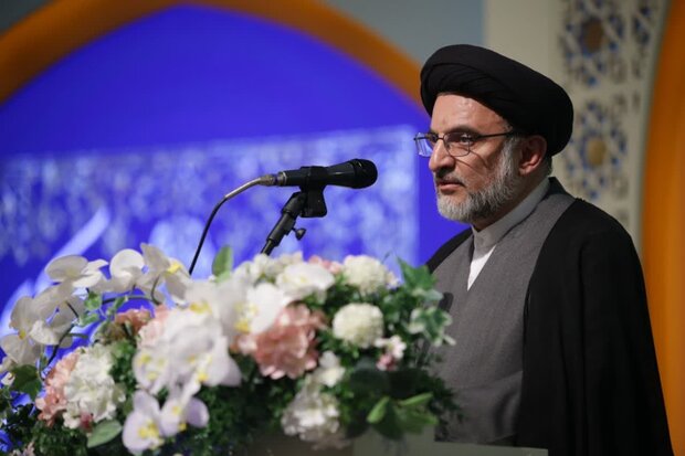 انقلاب اسلامی در سایه قرآن در مسیر تحقق آرمانها حرکت می‌کند