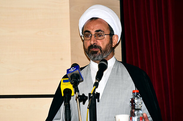 امام جمعه ایلام:هم افزایی میان مسئولان برای توسعه استان وجود دارد امام جمعه ایلام:هم افزایی میان مسئولان برای توسعه استان وجود دارد
