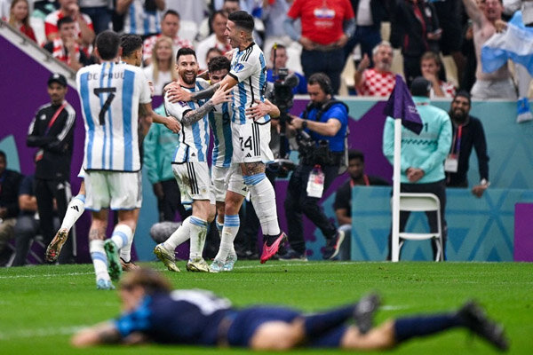 الأرجنتين تحجز البطاقة الأولى في نهائي كأس العالم بفوزها على كرواتيا