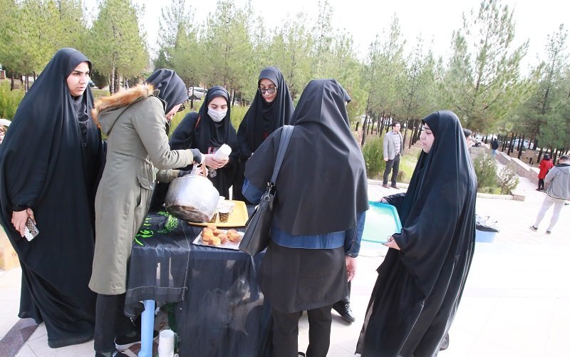 برپایی ایستگاه صلواتی در گلزار شهدای گمنام دانشگاه لرستان