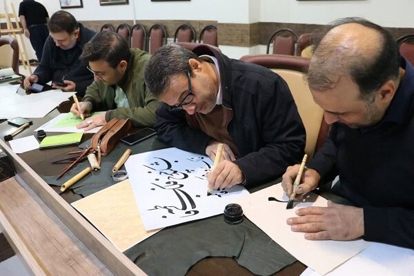 کارگاه خوشنویسی کاروان «روایت حبیب» در کرمانشاه برگزار شد