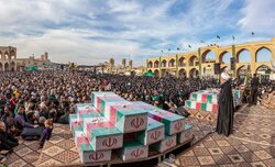 ایرانی شہر یزد میں 15 گمنام شہداء کی تشییع جنازہ