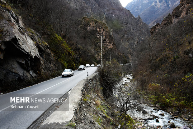 زیبایی جاده چالوس در اواخر پاییز