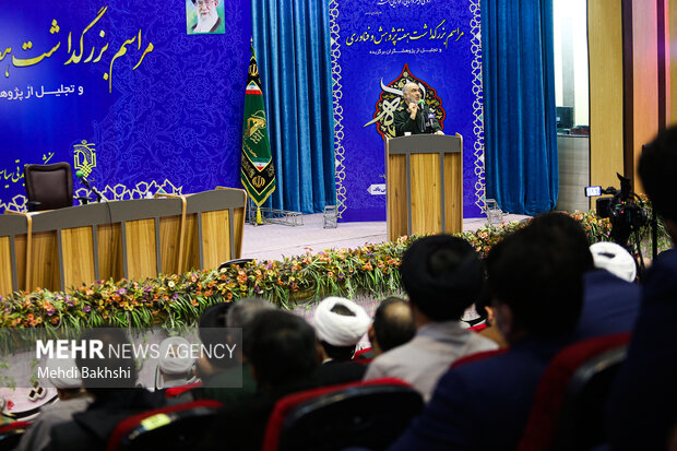 همایش کشوری هفته پژوهش با حضور سردار سلامی