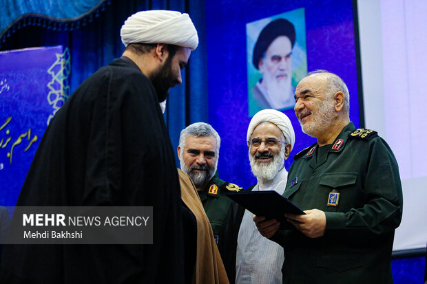 همایش کشوری هفته پژوهش با حضور سردار سلامی